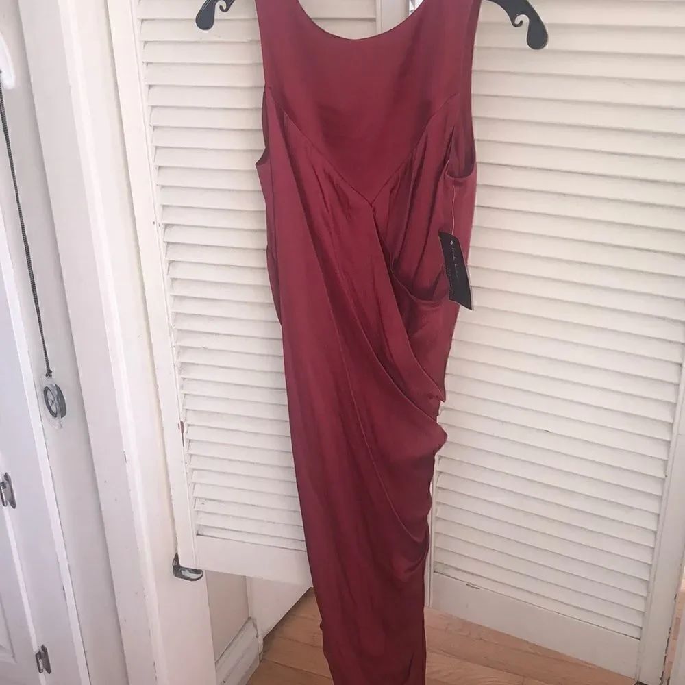 Romantic & Elegant 💯% Silk Draped Dress by Nicole Miller Collection.